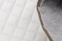 Polipiel acolchada en color blanco